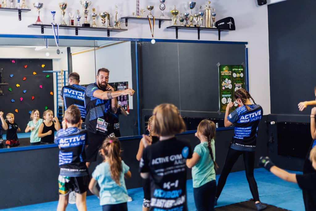 Kinder Kids Kickboxen Training